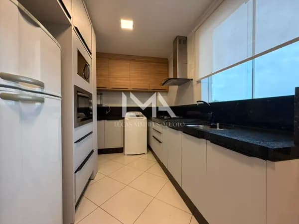 OPORTUNIDADE NA MEIA PRAIA! APARTAMENTO PRONTO PARA MORAR