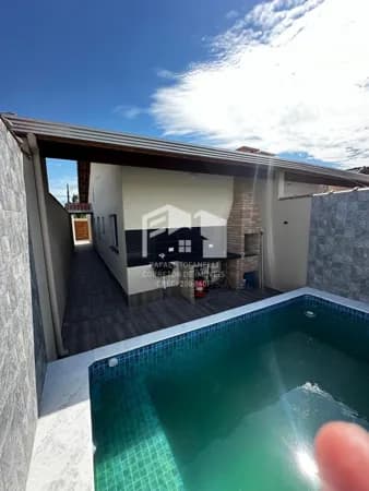 Linda casa com piscina