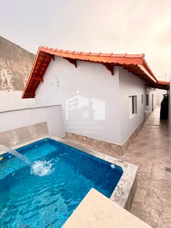 Linda casa com piscina