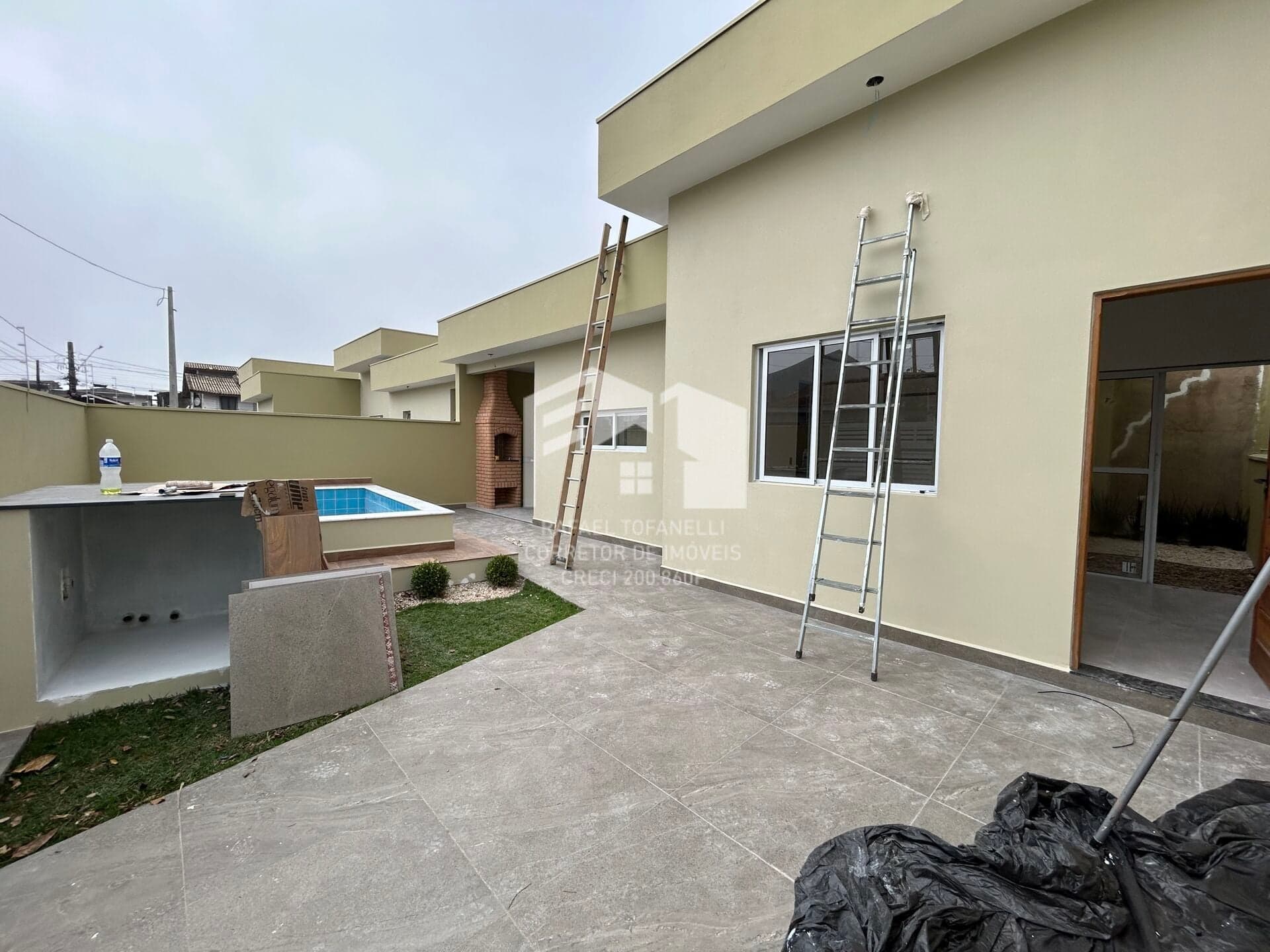 Casa nova com piscina no coração do Belas Artes