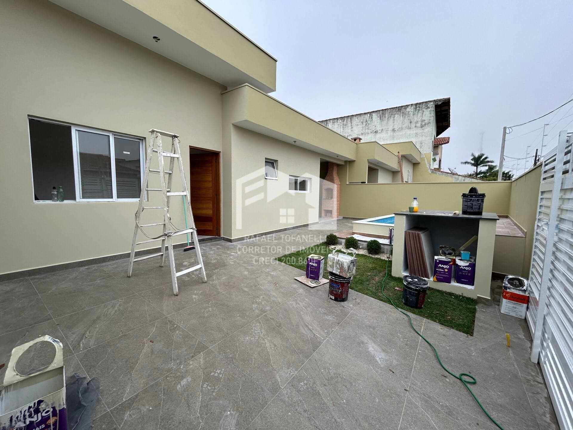 Casa nova com piscina no coração do Belas Artes
