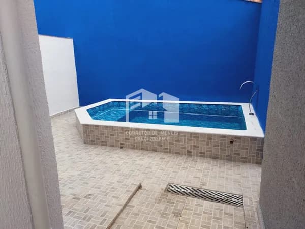 Linda casa com ótimo acabamento