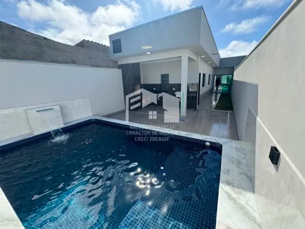 Linda casa com ótimo acabamento