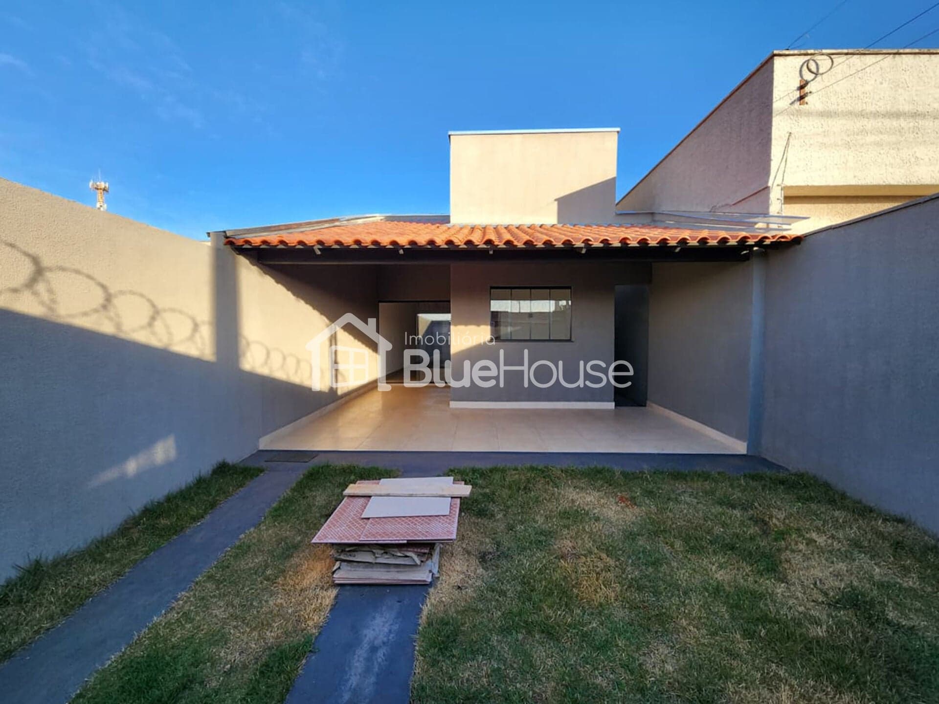 Casa de 2 Quartos sendo 1 suíte em acabamento moderno no Residencial Santa Fé 01.