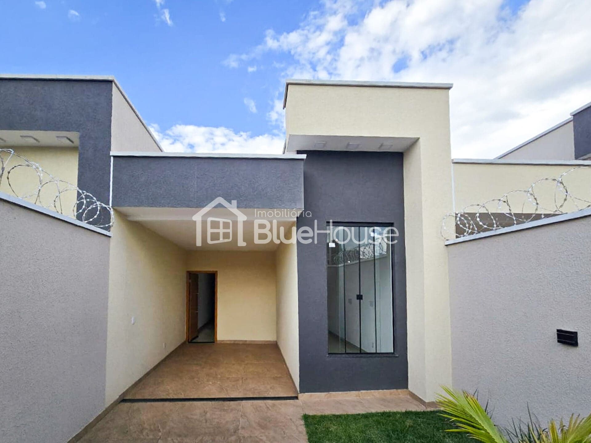 Casa 3 Quartos sendo 1 suíte com Pé Direito Alto no Parque Industrial João Braz - OPORTUNIDADE