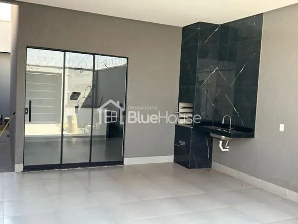 Casa térrea 3 quartos com suíte e área gourmet no Recanto das Garças em Goiânia