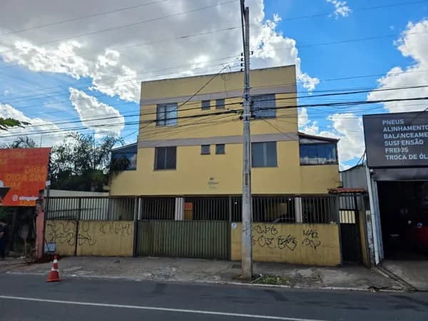 Apartamento Nascente de 2 Quartos com Varanda Ampla no Jardim América.