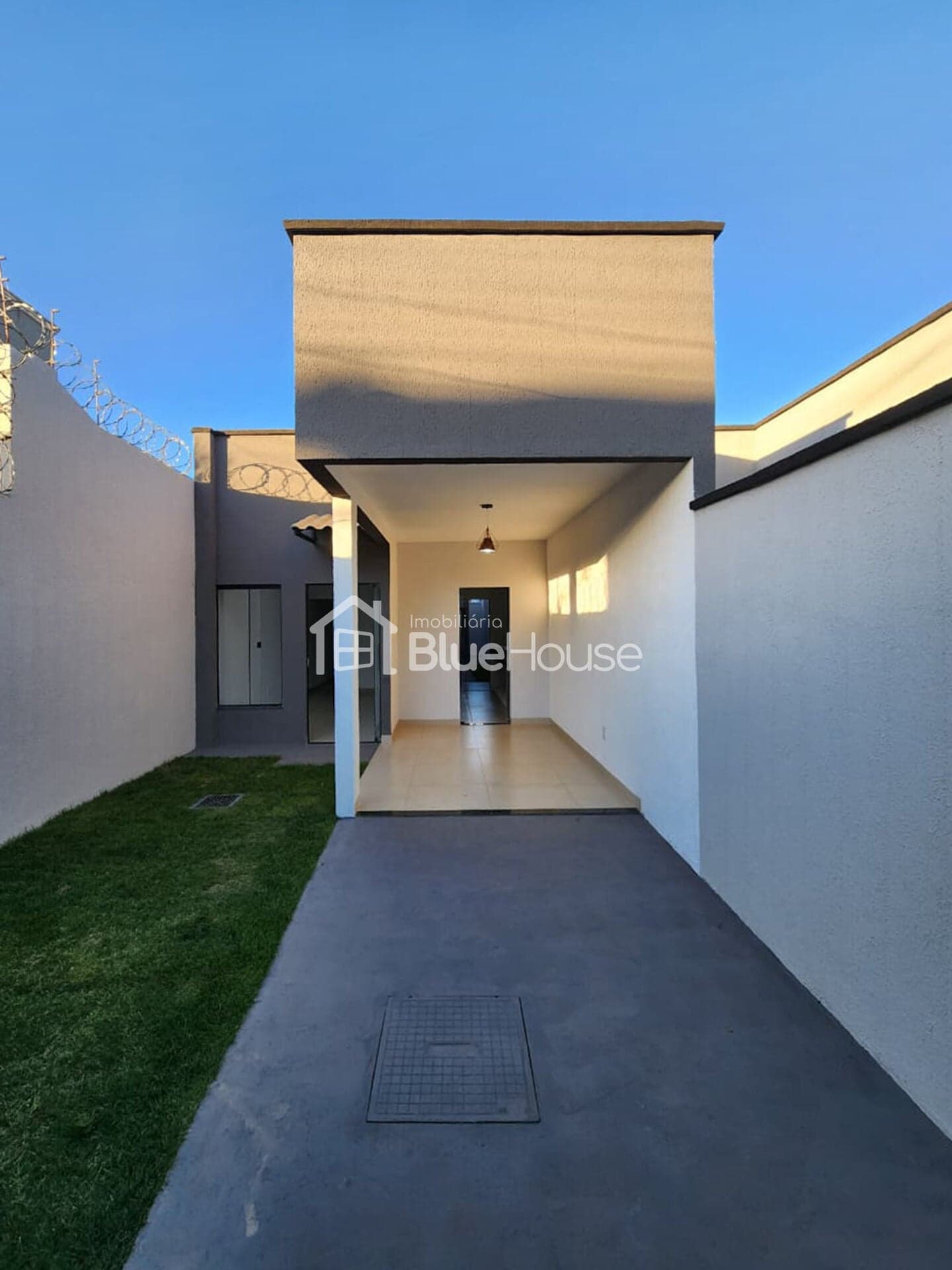 Casa de 3 Quartos sendo 1 suíte em acabamento Premium no Santa Fé em Goiânia.