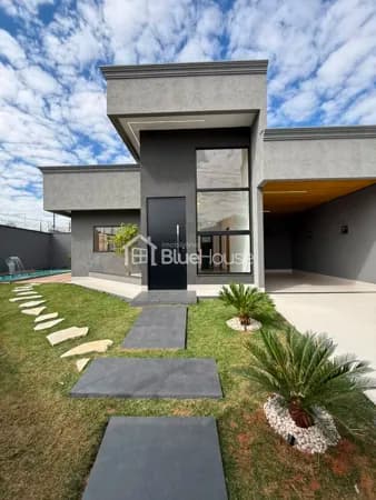 Casa de 2 Quartos sendo 1 suíte em acabamento de alto padrão no Parque Atalaia.