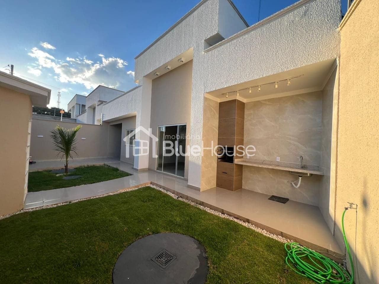 Casa de 2 Quartos sendo 1 suíte em acabamento Premium no Buriti Sereno - Aparecida de Goiânia.