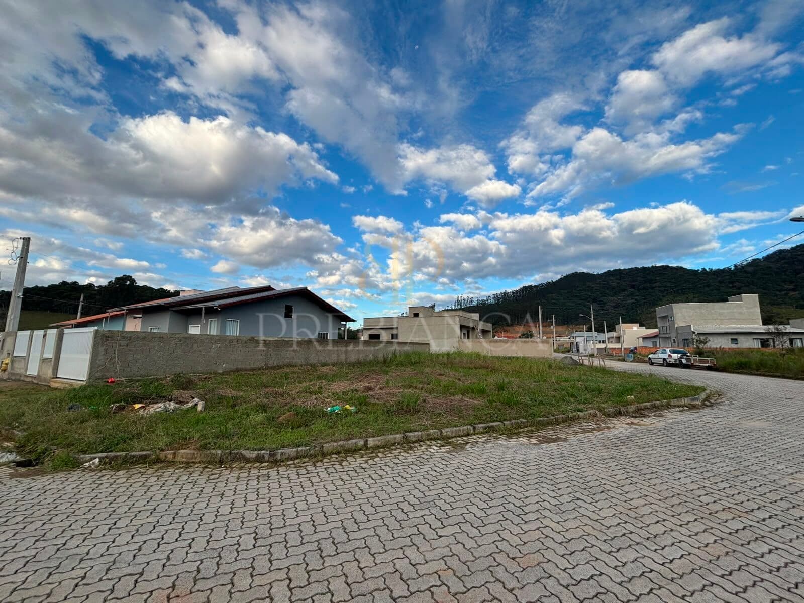 Lote de esquina com 312,94m² Bairro Ilhotinha