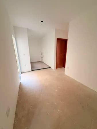 Apartamento Térreo com 2 Quintais à Venda no Jardim Regatas