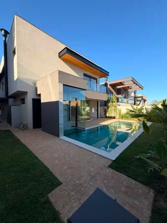 Casa Sobrado com Mezanino à Venda no Condomínio Bela Vista
