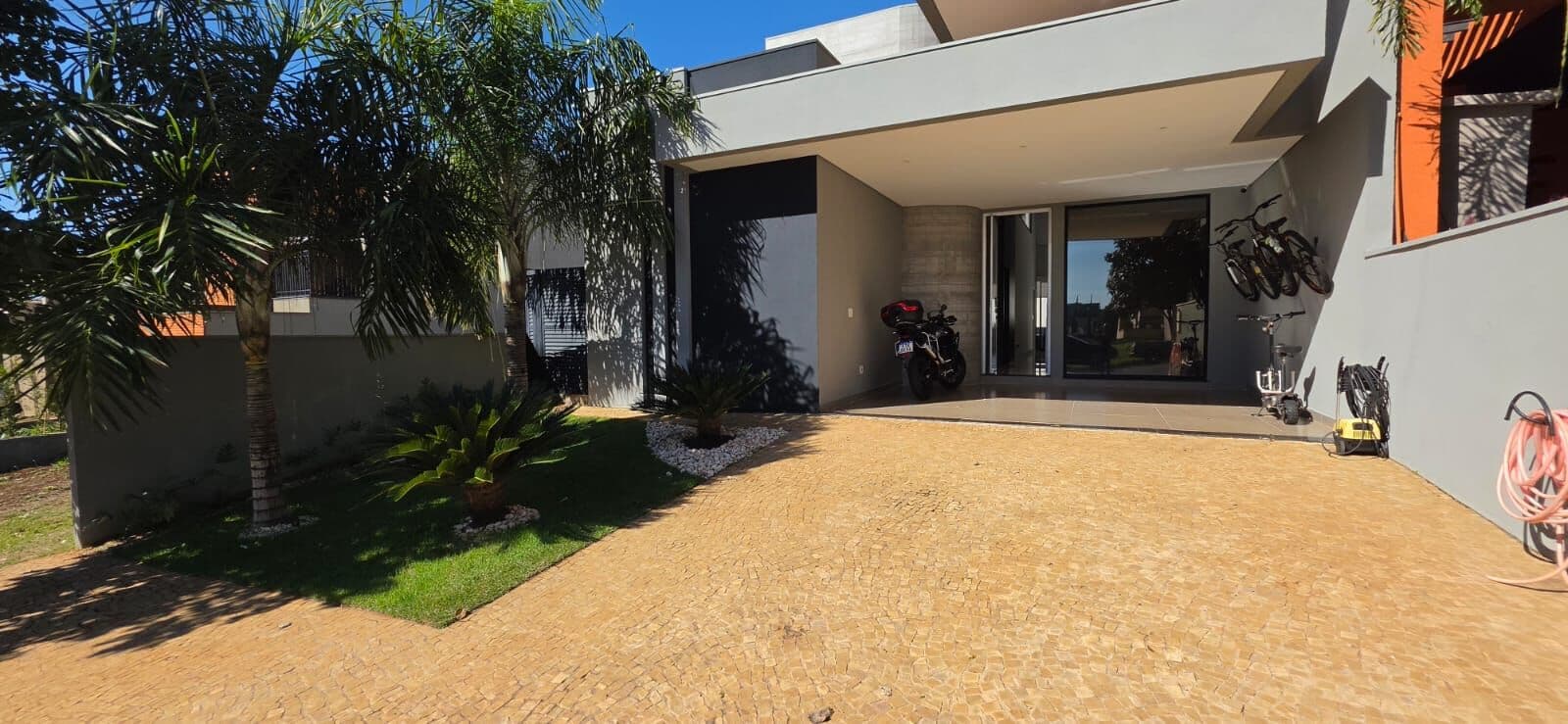 Casa de Alto Padrão à Venda no Condomínio Valência Turia