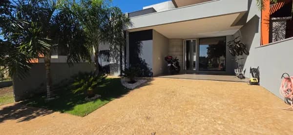 Casa de Alto Padrão à Venda no Condomínio Valência Turia
