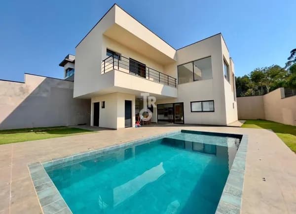 Sobrado com 3 Suítes, Piscina e com Energia Fotovoltaica no Ibi Aram II