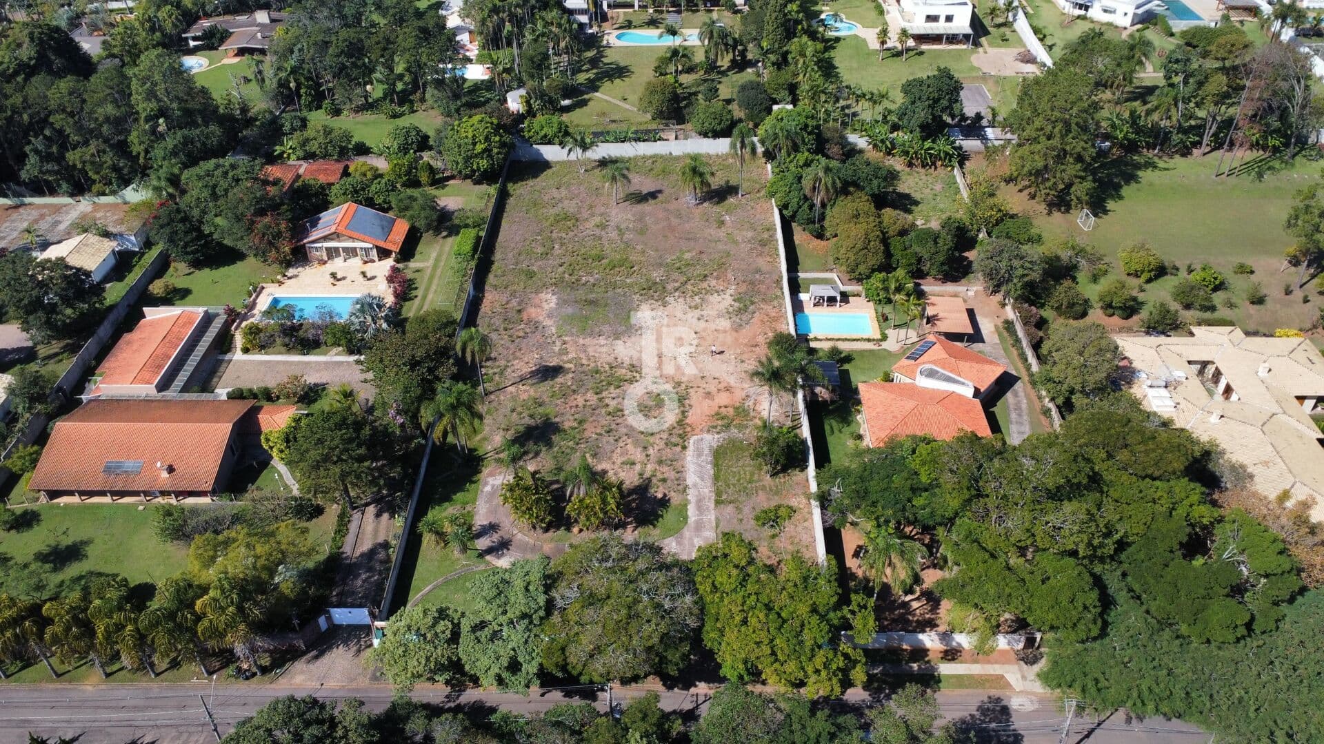 TERRENO À VENDA NA CHÁCARA MALOTA – JUNDIAÍ/SP
4.500 m² | Terreno Plano | 45 metros de frente