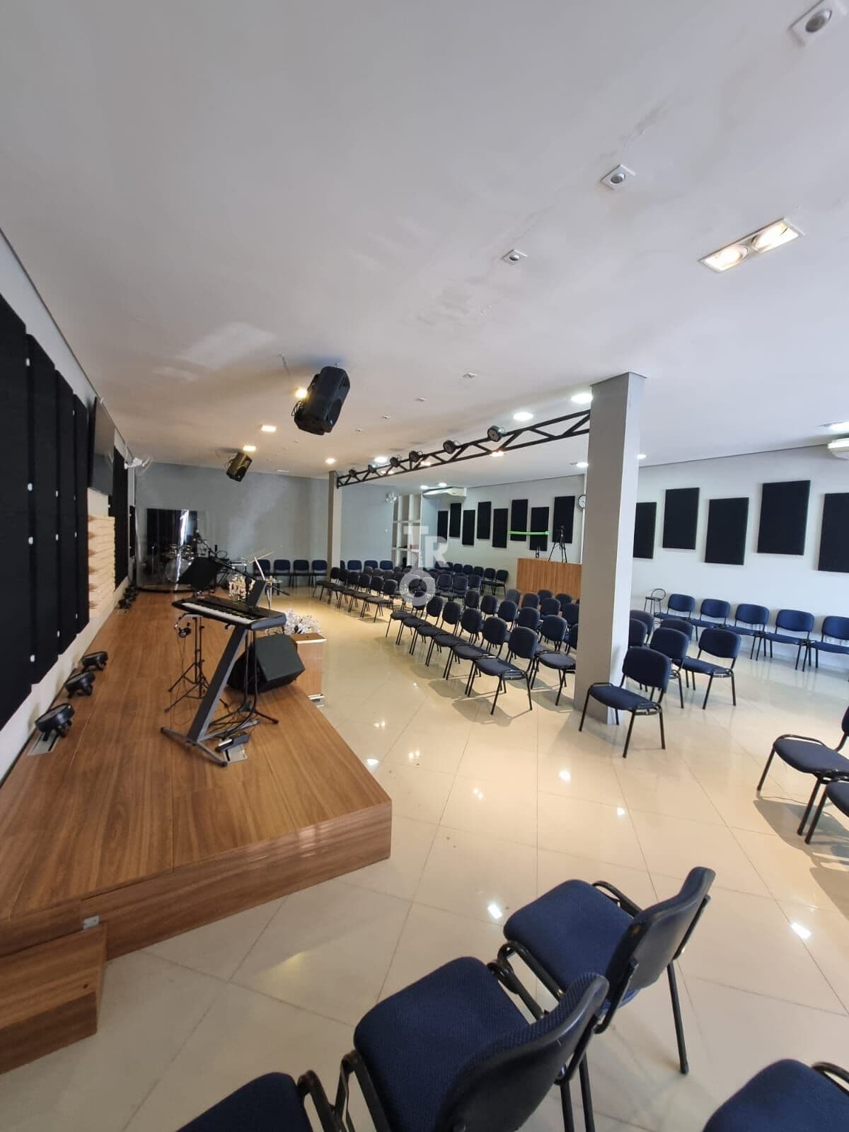 SALÃO COMERCIAL À VENDA NO JARDIM ERMIDA – JUNDIAÍ/SP
411 m² de área construída | 2 pavimentos | Imóvel já alugado