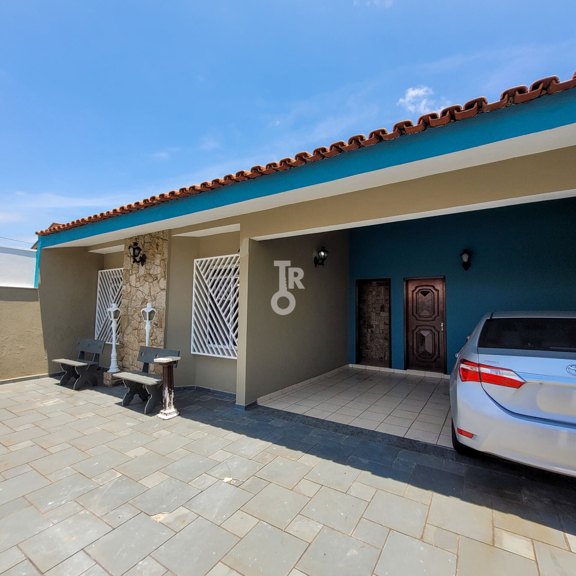 Casa térrea à venda no bairro Parque da Represa – Jundiaí/SP | 250m² de terreno | 3 quartos, sendo 1 suíte | Quintal com churrasqueira e mirante