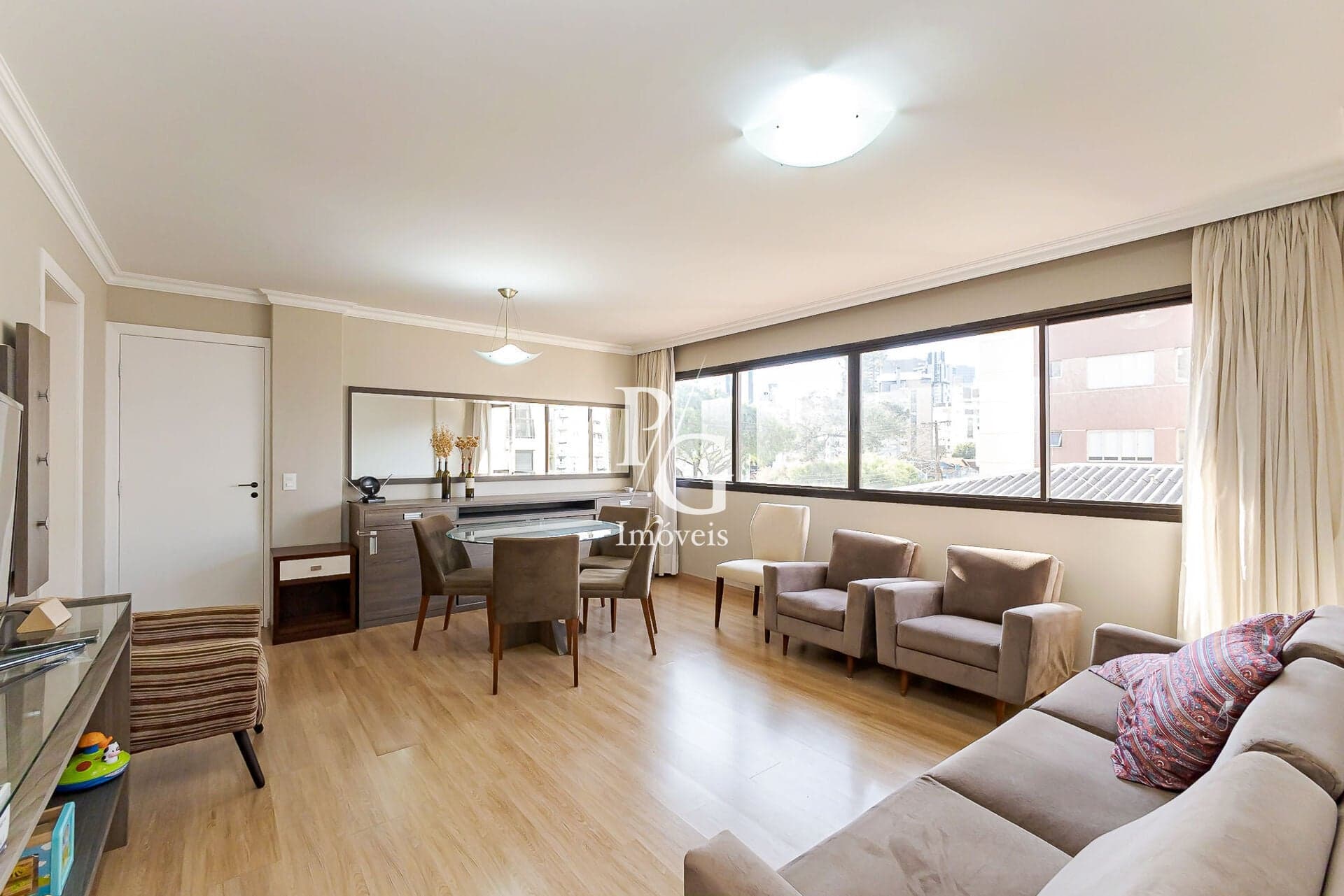 📍 Juvevê | 76m² Privativos mobiliado, 2 Quartos e a Comodidade de Fazer Tudo Perto de Casa