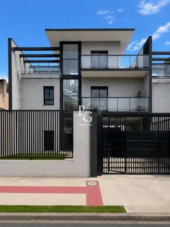 Sobrado Triplex Alto Padrão - Centro de São José dos Pinhais - Infra p/ Carregador de Carro elétrico e Energia solar