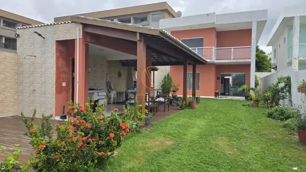 Casa Duplex com 4 Suítes e Piscina em Guarajuba — Locação Anual no Litoral Norte