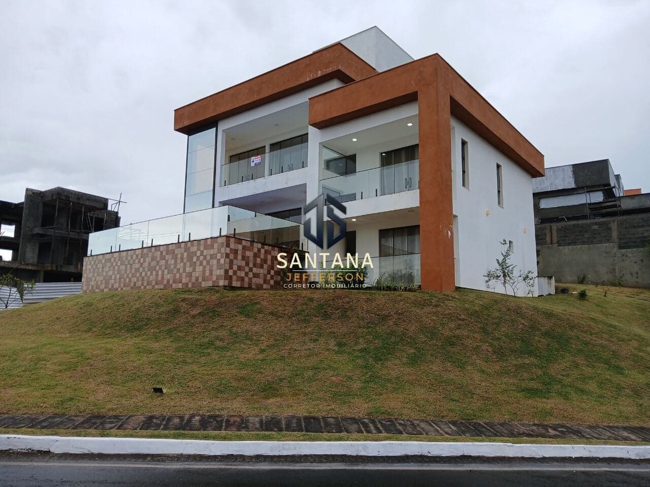 Casa de alto padrão em condomínio fechado no Cidadelle, Praia do Sul
