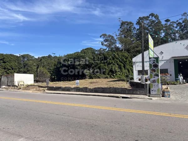 Terreno com 1.205 m² em excelente localização.