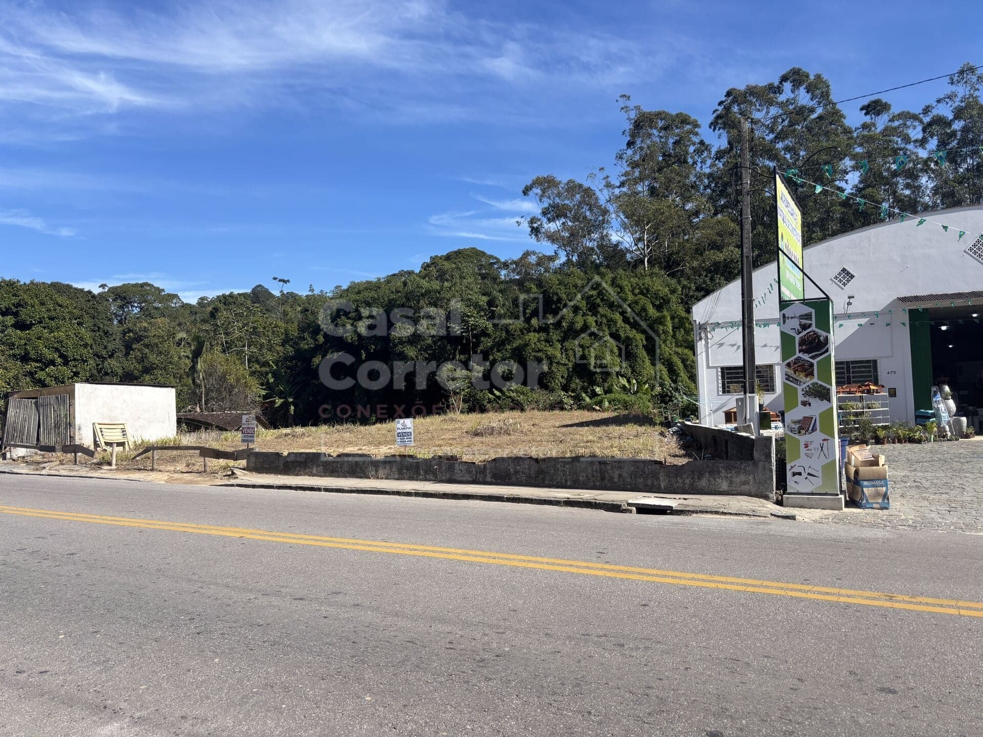 Terreno com 1.205 m² em excelente localização.