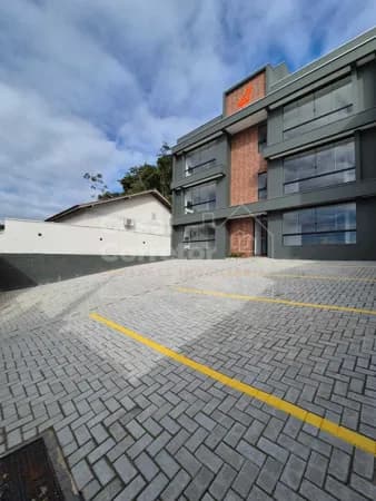 ACONCHEGANTE APARTAMENTO DE 2 DORMITÓRIOS SENDO 1 SUÍTE