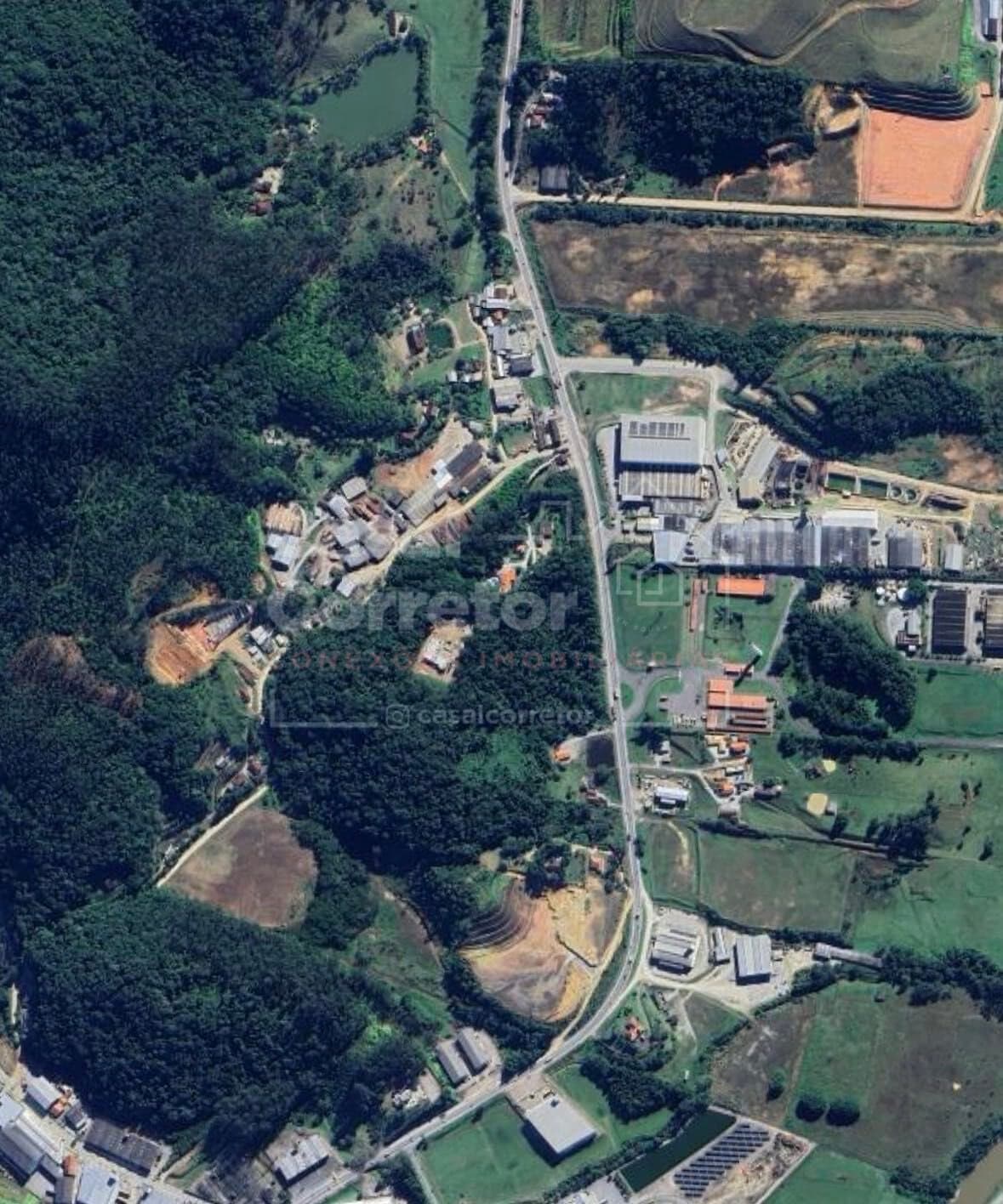 AMPLO TERRENO DE 4.730,28m²