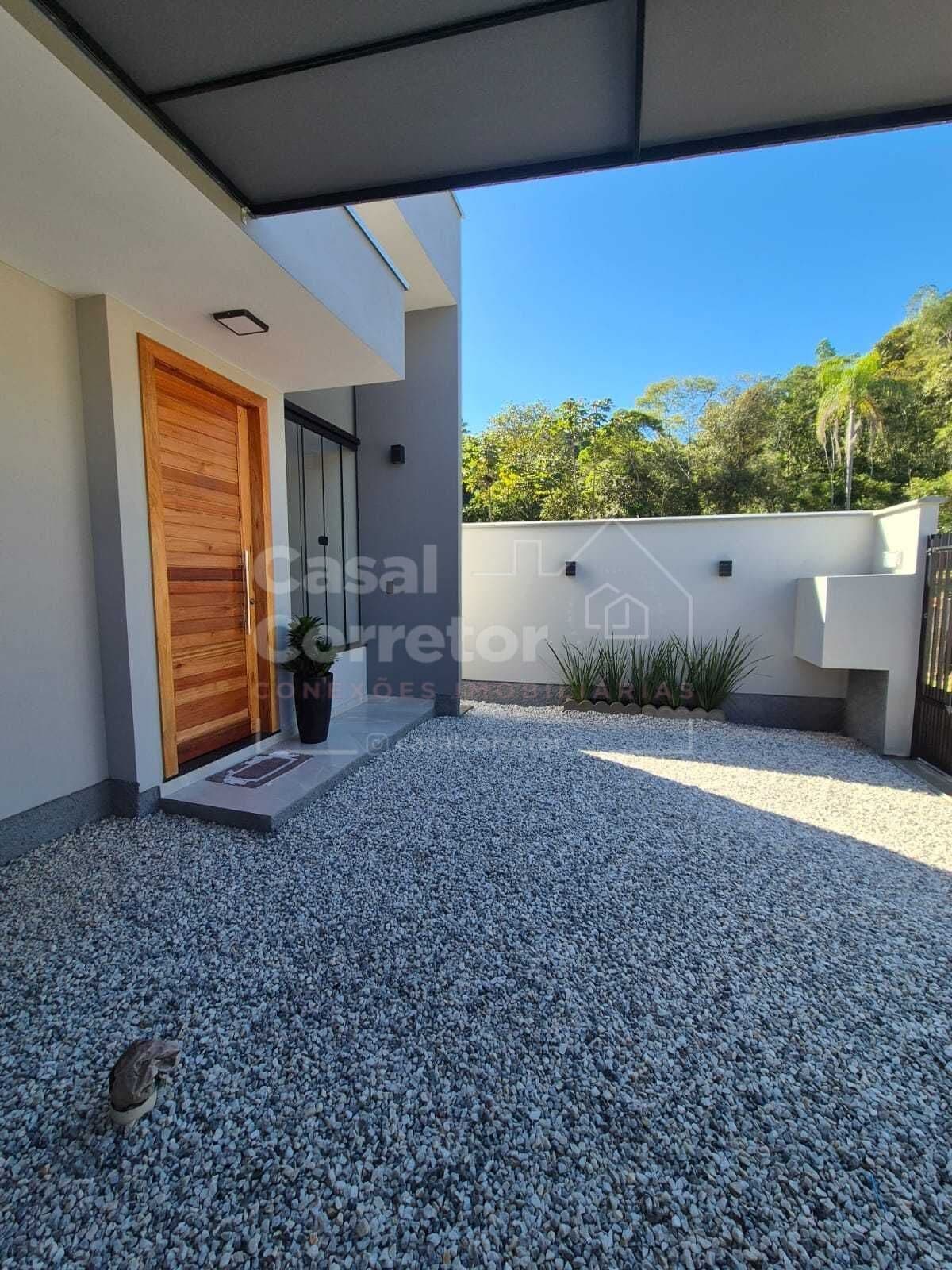 LINDA CASA DE 3 DORMITÓRIOS SENDO 1 SUÍTE