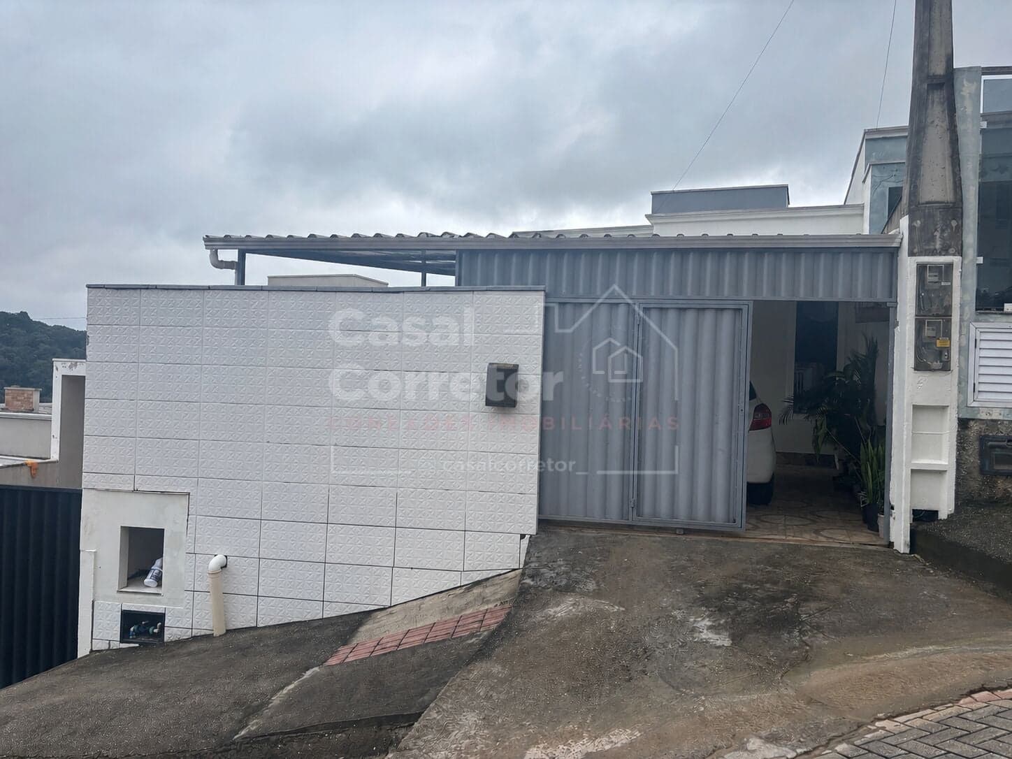 Casa com excelente padrão construtivo e possibilidade de ampliação