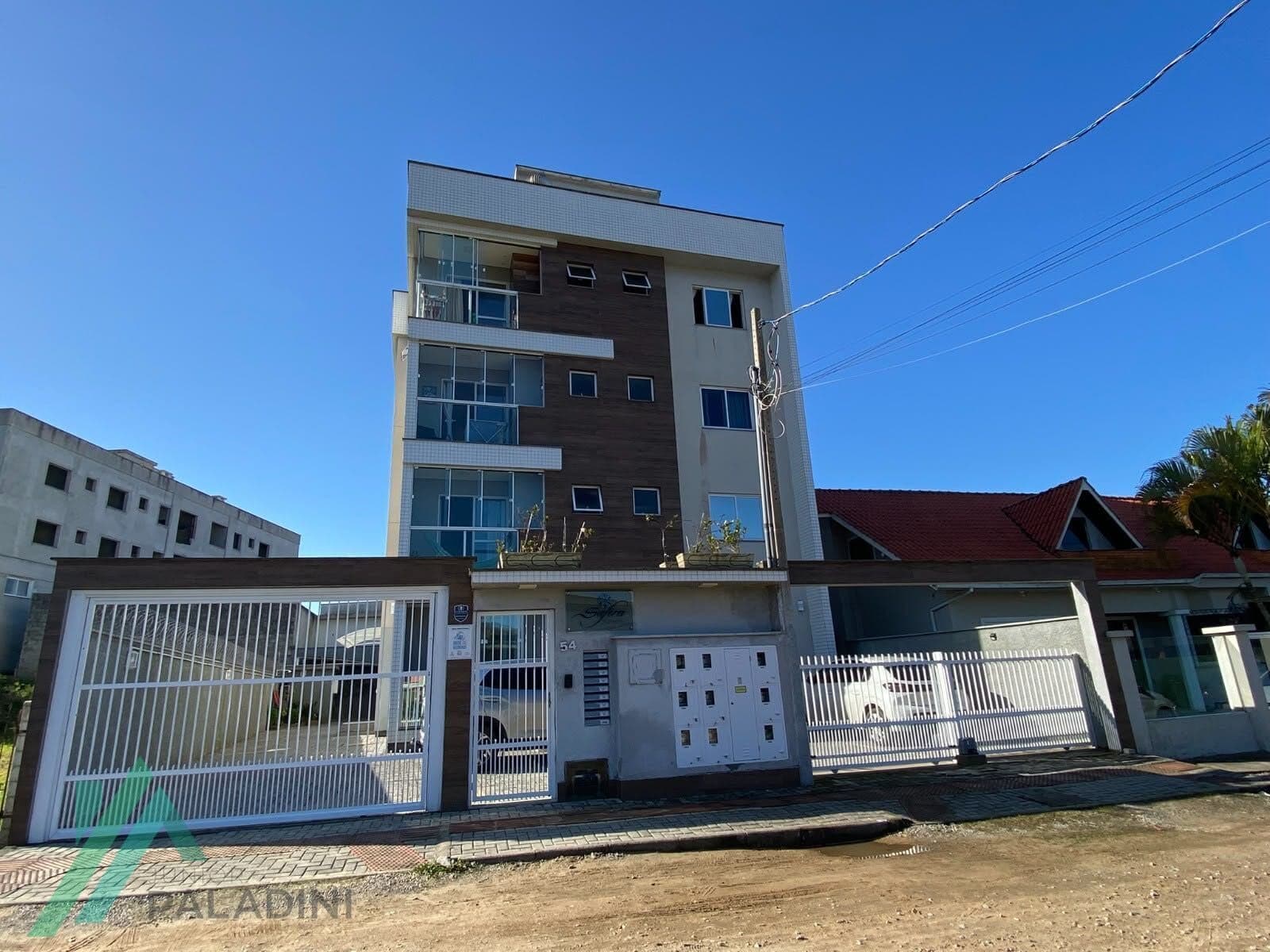Porteira Fechada e Pronto para Morar: Apartamento 2 Qts (1 Suíte) no Paes Leme – Imbituba/SC