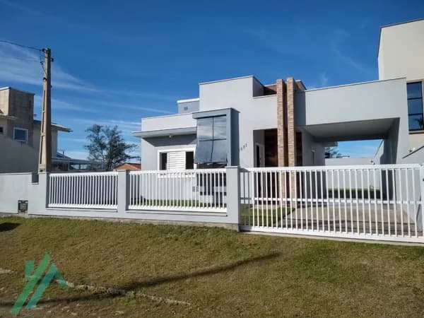 Casa Térrea Moderna em Itapirubá – Imbituba/SC: Conforto, Potencial de Ampliação e Pronta para Morar!