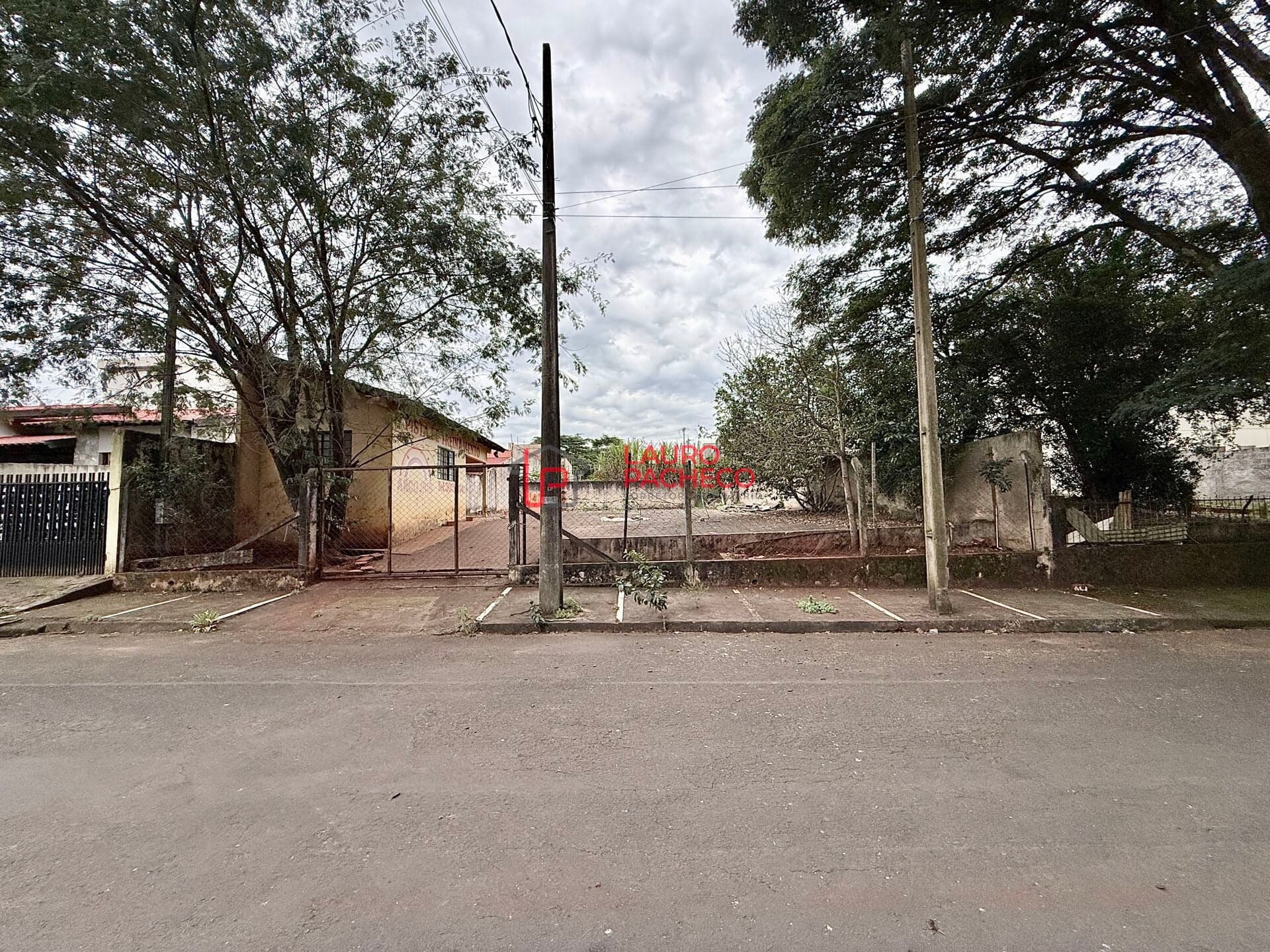Terreno à Venda na Vila Neves, ao lado do Colégio Alfa - Rolândia/Pr.