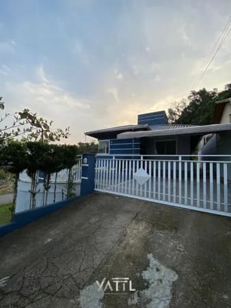 Casa à venda com suíte e área de festas — Três Rios do Sul, Jaraguá do Sul/SC