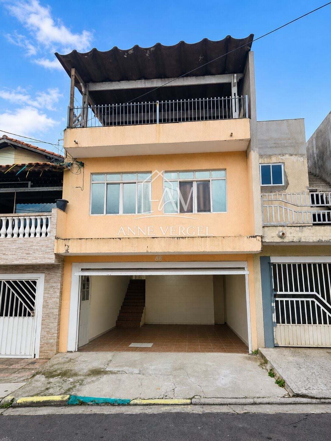 Sobrado com 2 suíte e edicula à venda no Bairro Cidade das Flores em Osasco com 198m² e 2 vagas de carro