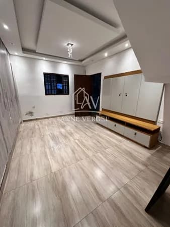 Casa com 3 quartos à venda no Bairro Jardim Petropólis em Cotia com 205m² e 2 vagas de carro próximo à Centro comercial