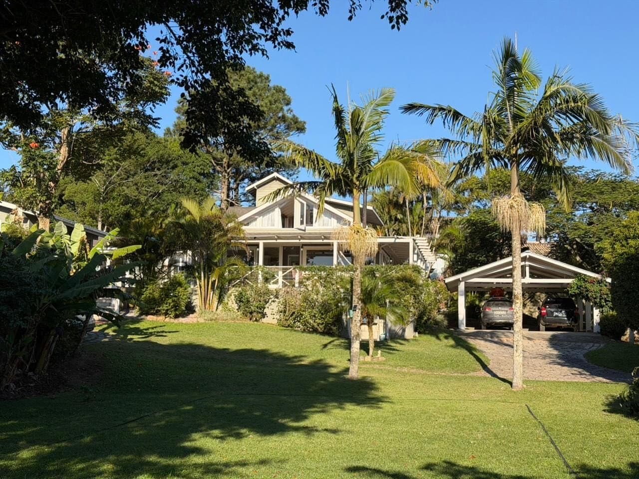 Belíssimo Imóvel com Terreno de 1.400m² na Praia do Rosa SC