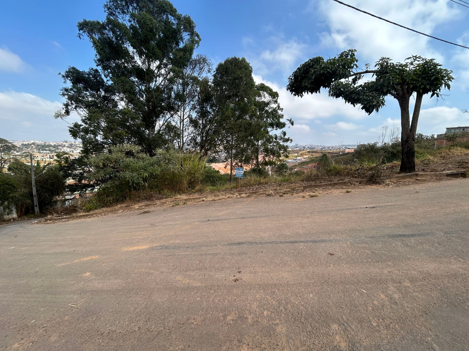 Lote de Esquina à Venda no Bairro Monte Cristo