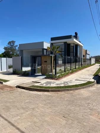 Linda Casa Alto Padrão Nova medindo 160m2