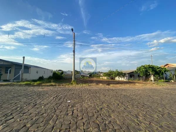 Terreno com 605 m²