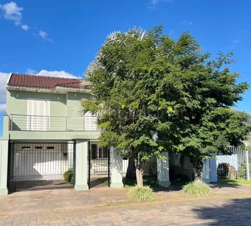 Casa Alto Padrão 4 dormitórios, medindo 253m2 de casa mais 67m2 de salão de festas.