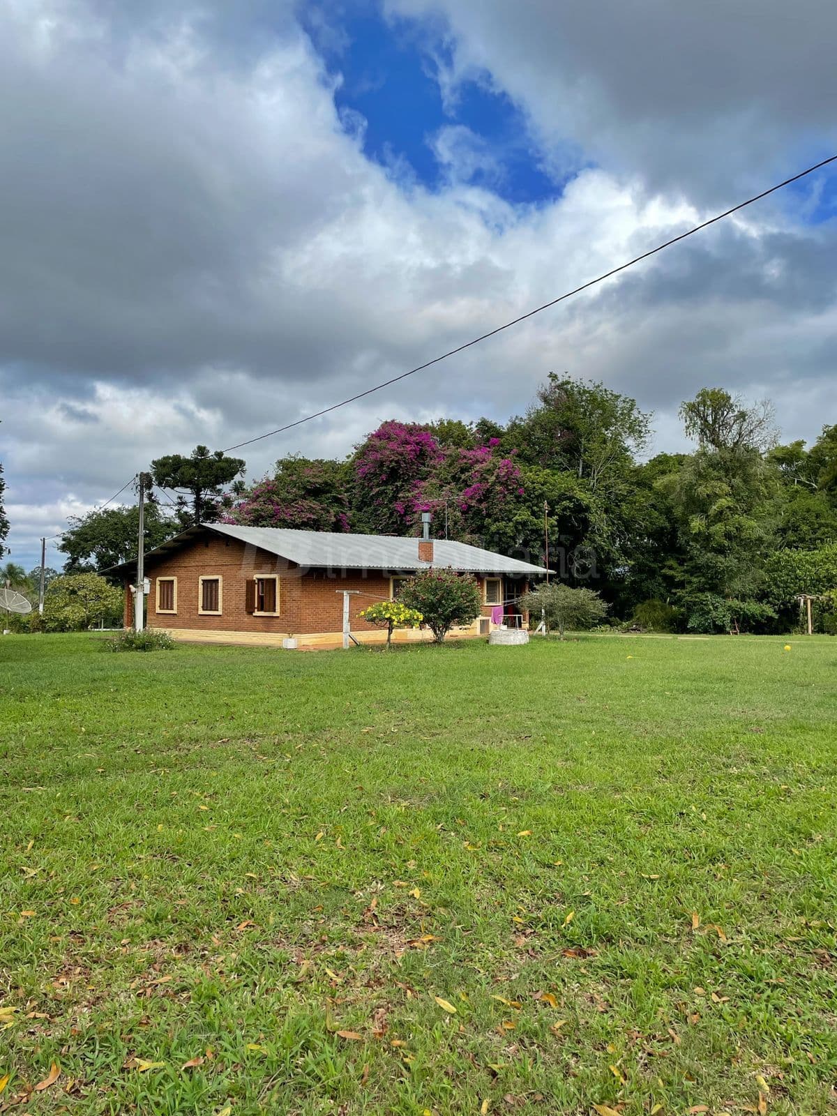 Área de 17,8 hectares, com casa de alvenaria e galpão.