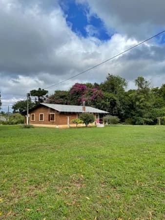 Área de 17,8 hectares, com casa de alvenaria e galpão.