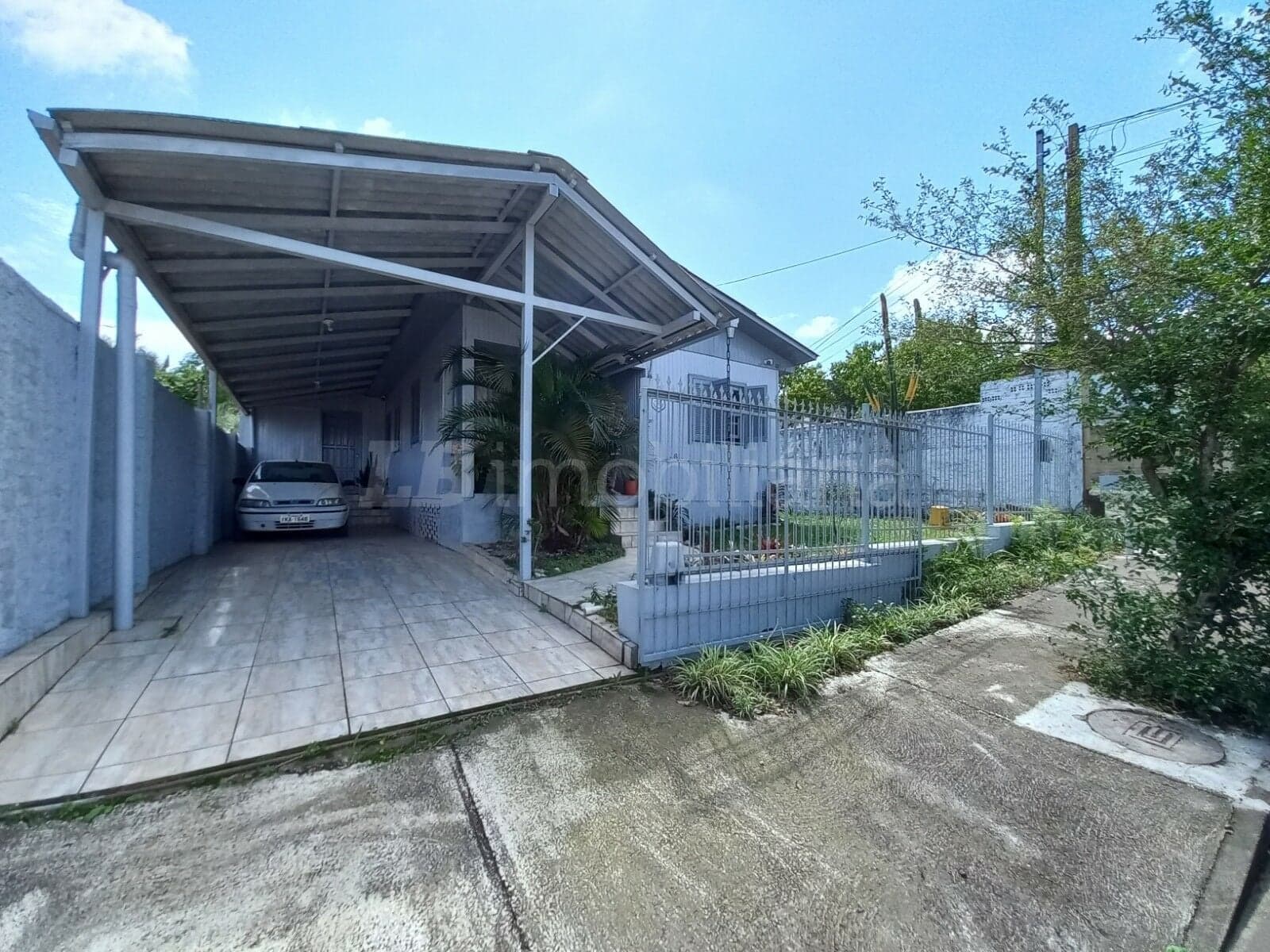 Casa de Madeira com 104 m2 3 dormitórios, garagem 2 carros.