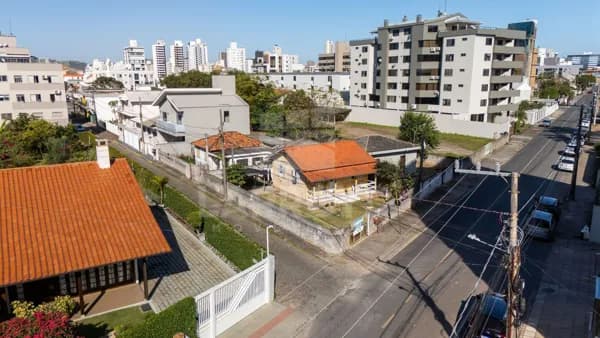 TERRENO DE ESQUINA PRÓXIMO AO FAROL SHOPPING
