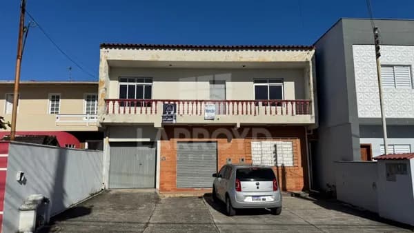 Casa à venda com perfil residencial/comercial