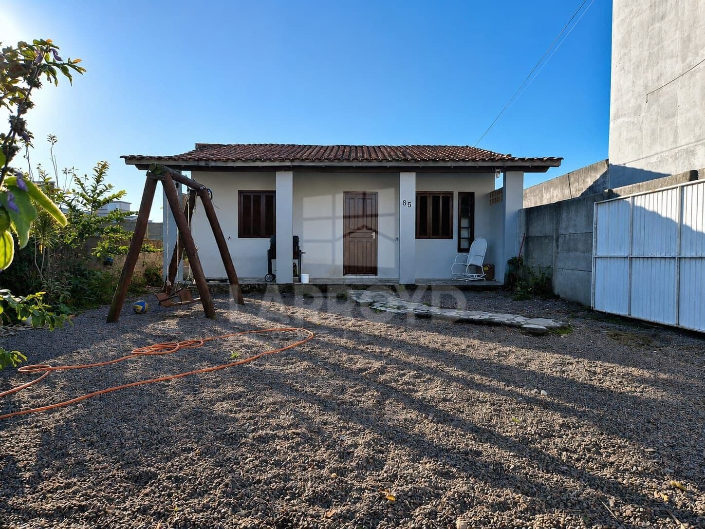 Casa à venda — terreno amplo e edícula nos fundos
